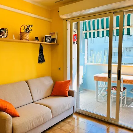 아파트 Bright With A Lovely Balcony *